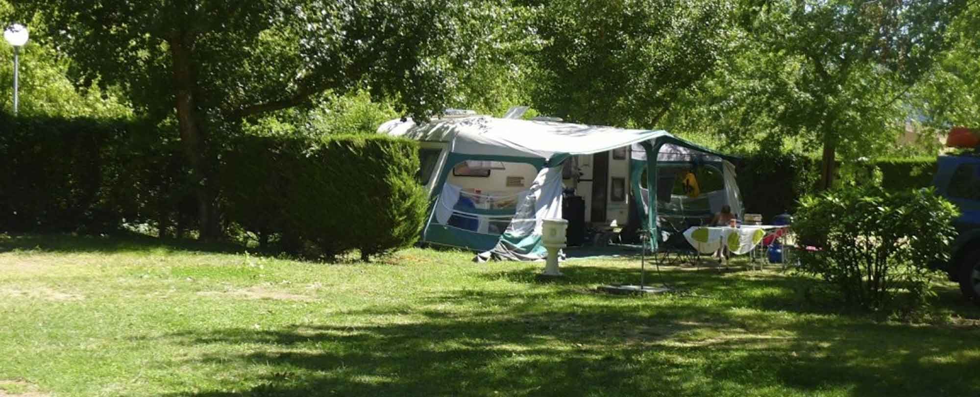 emplacement camping bord de lac creuse limousin